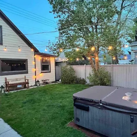 Bo'S Queen Anne With Hot Tub And Fenced Backyard